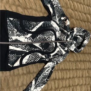 TEN Lululemon sweatshirts